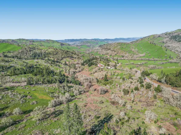 2268 Sunshine Rd, Roseburg, OR 97470