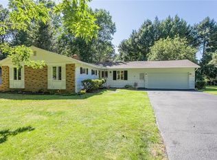 17 Kirklees Rd, Pittsford, NY 14534