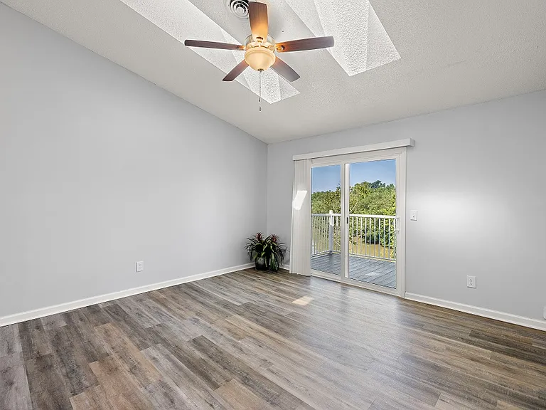 Riverview Apartments — Photo 28