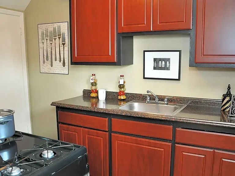 INFINITY PARK APTS & TOWNHOMES — Photo 12