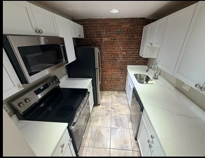 2 bed, 9999 sqft, $3,300 — Photo 2