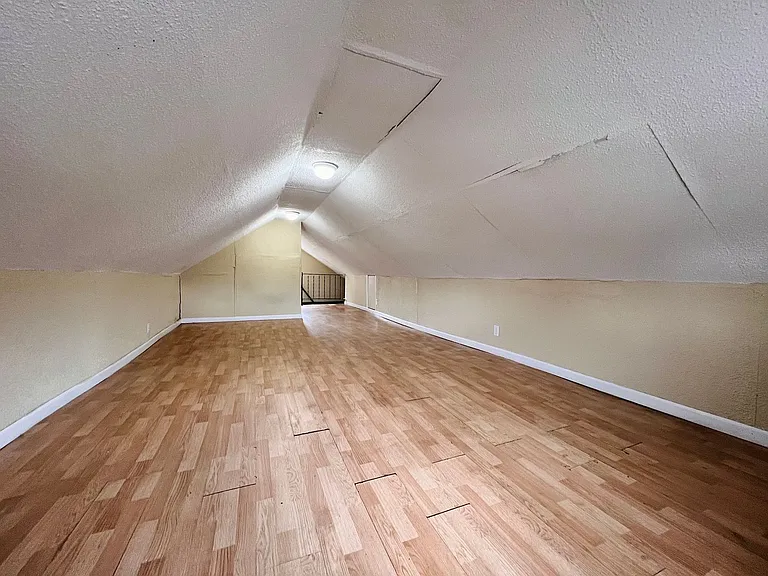 3817 Burton Ave — Photo 12