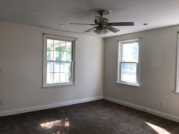 4th image of 135 Reading Ave #House