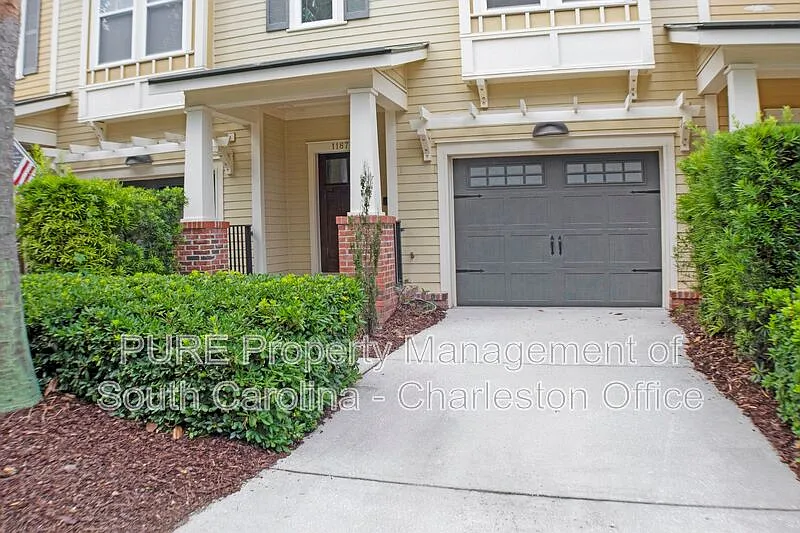 4 bed, 4.0 bath, 2577 sqft, $3,399 — Photo 2