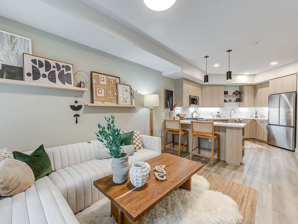 1st image of 651 Sunflower Ave #400