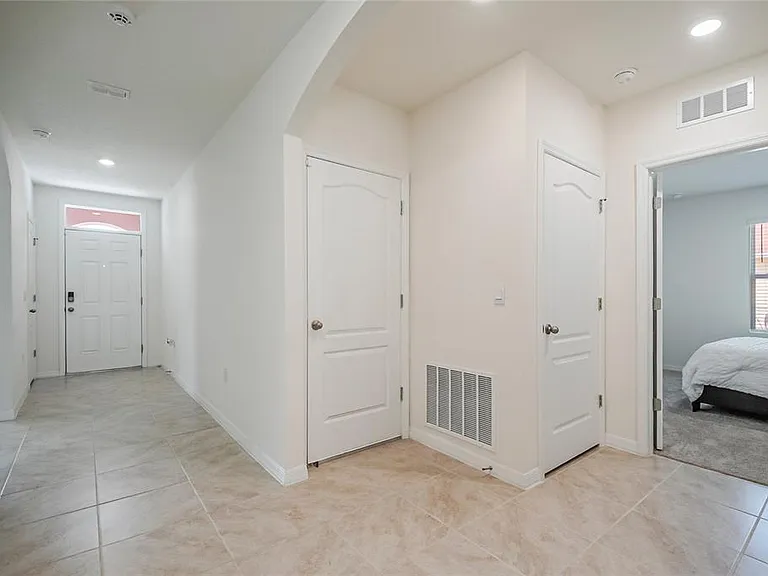 1126 Chichester Ct — Photo 13