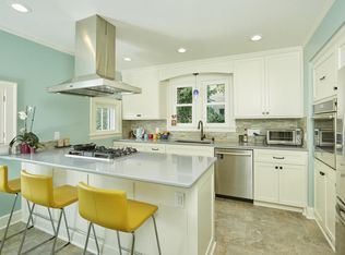 4633 N Bartlett Ave, Whitefish Bay, WI 53211