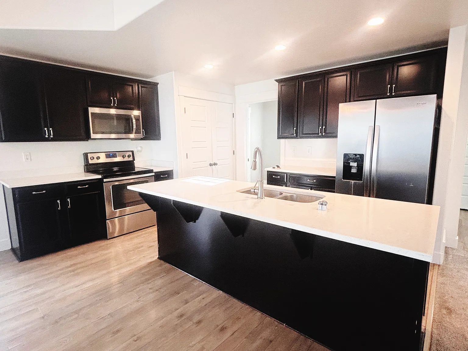 3 bed, 2.5 bath, 1802 sqft, $2,300 — Photo 3