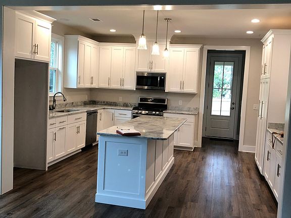 5th image of 2818 E Brainerd St