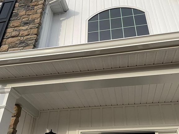 5th image of 73 Ruth Ave