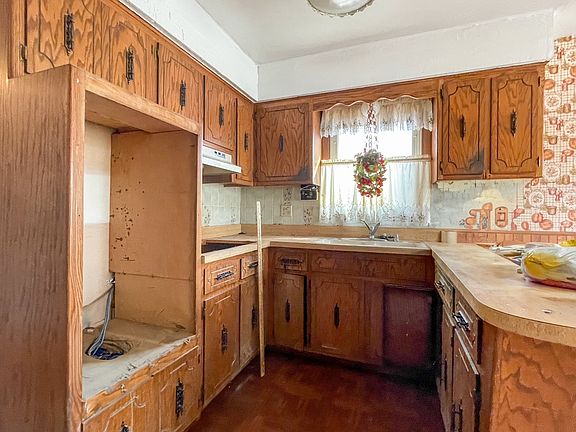 5th image of 5712 N Avondale Ave
