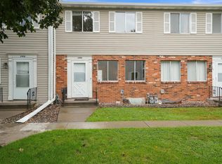 1496 Goodwin Ave N, Oakdale, MN 55128