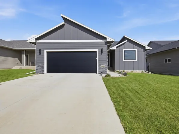 1900 N Concord Dr, Sioux Falls, SD 57110