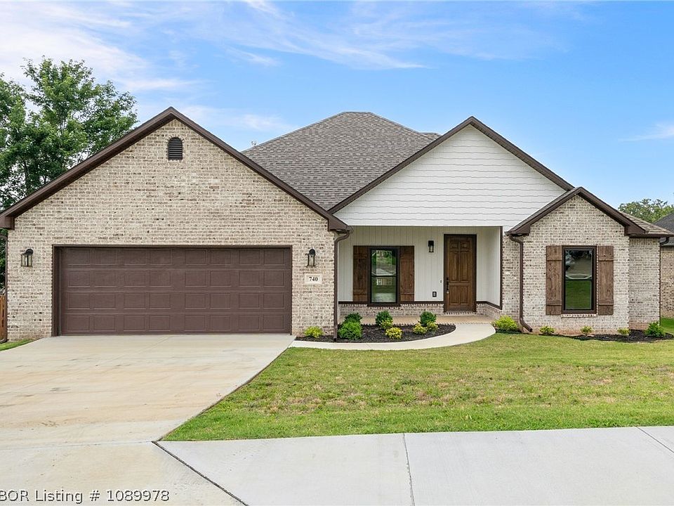 1st image of 740 Powderhorn Cir