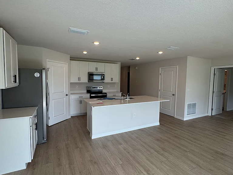 1106 Bourbon Ave — Photo 5