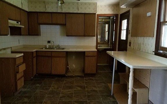 5th image of 1606 Iris Ave