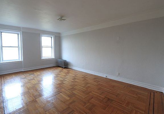 2nd image of 74 Gatling Pl APT 6b