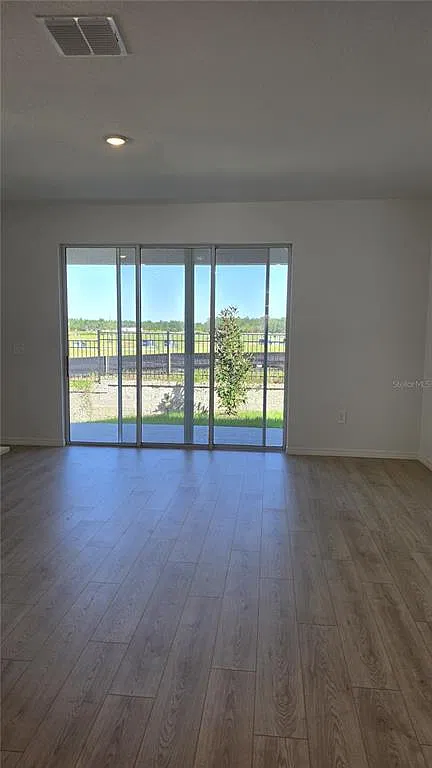 3 bed, 2.5 bath, 1758 sqft, $1,950 — Photo 3