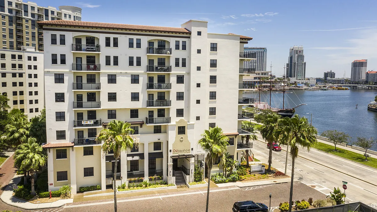 Building Photo - 2 Bayshore
