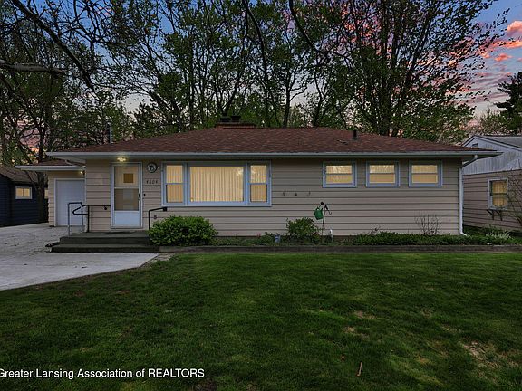 3rd image of 4604 Holt Rd