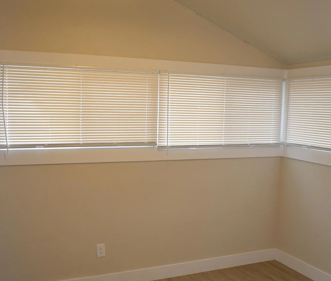 2 bed, 1200 sqft, $2,400 — Photo 3