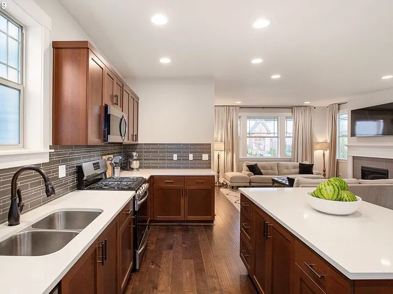 7023 NW Eleanor Ave — Photo 8
