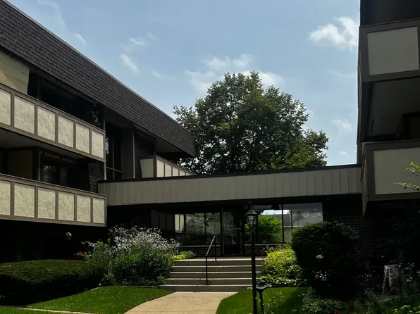 437 Cavalier Ct APT 111, Dundee, IL 60118