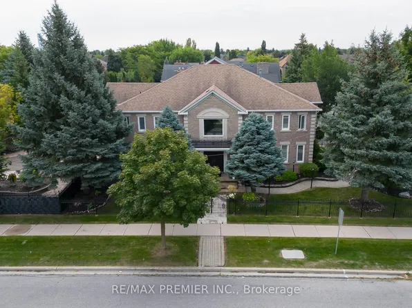 1 Radley St, Vaughan, ON L4L 8J7