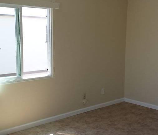 4th image of 561 Flower St APT F