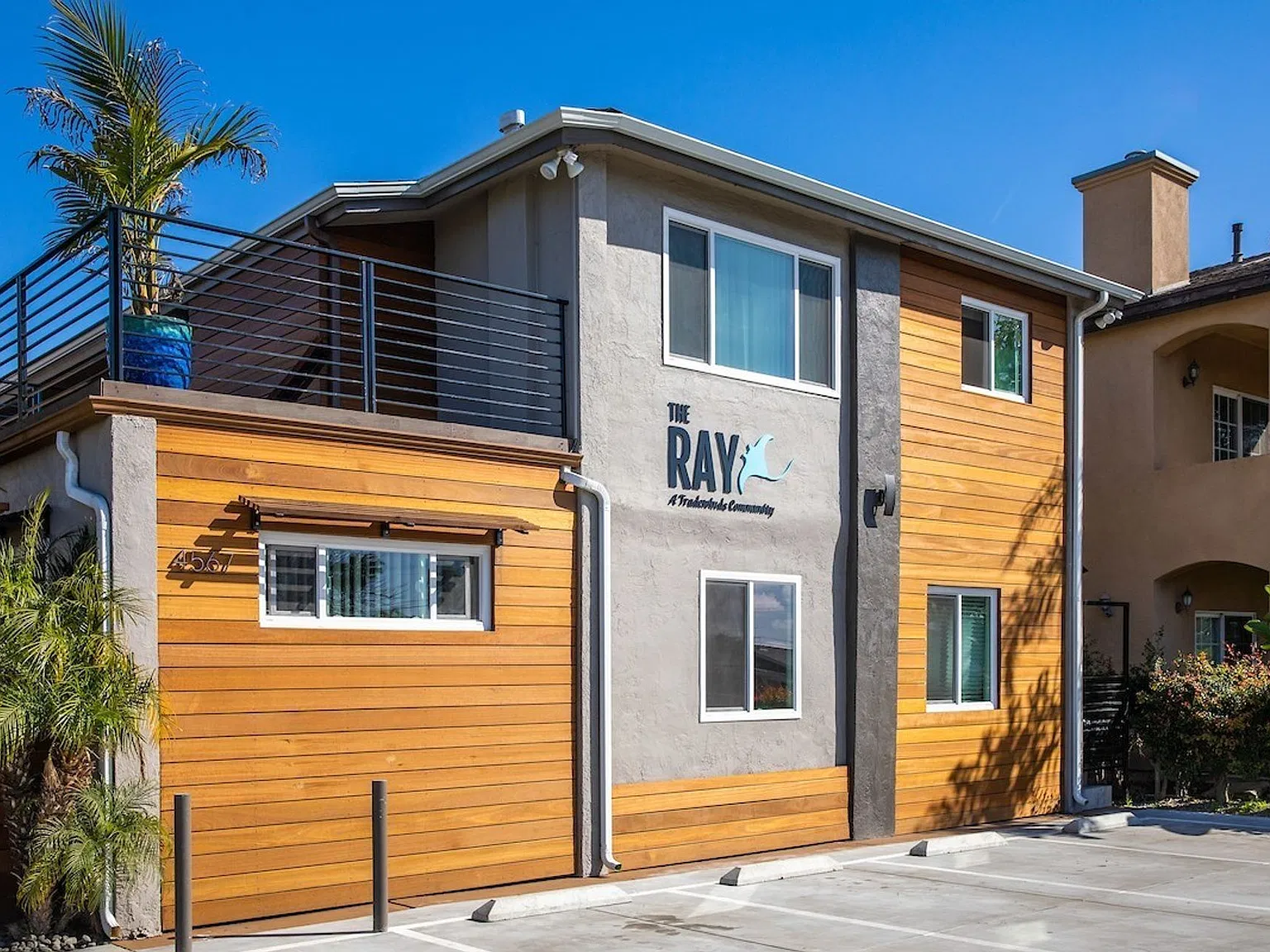 Gorgeous property! Cute Units! — Photo 1