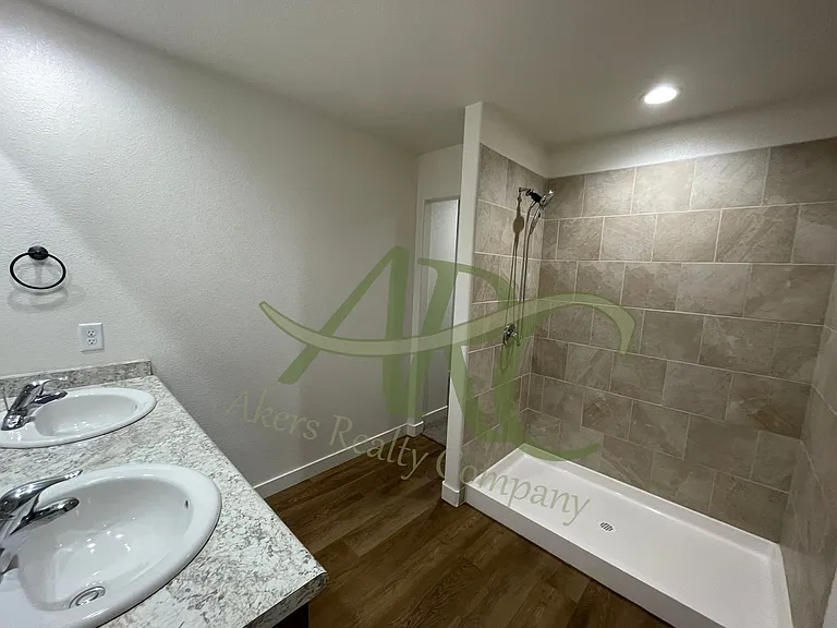 968-970 S Coral Pl — Photo 19