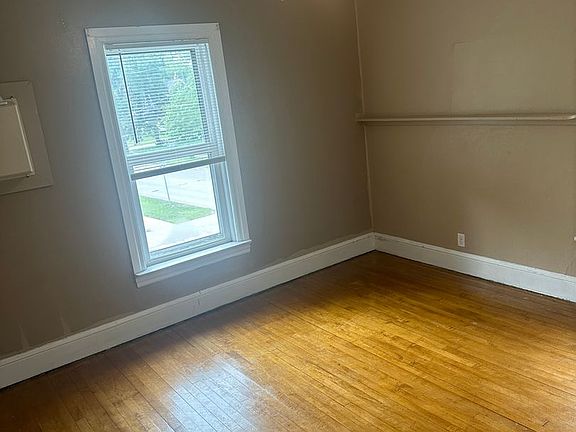 4th image of 1136 5th Ave S #3