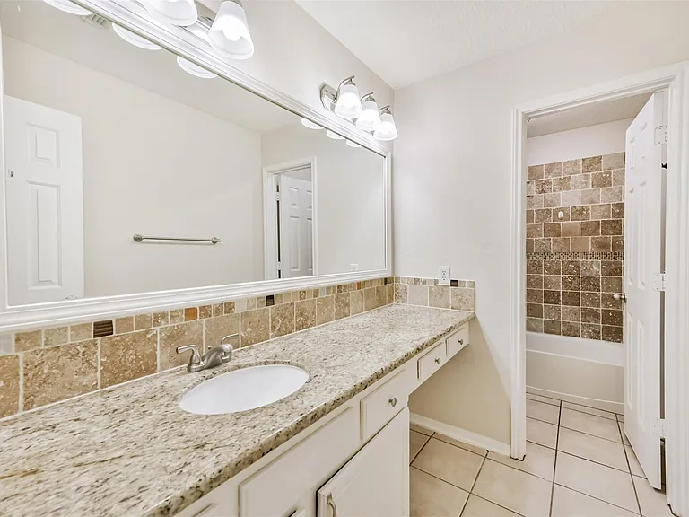 2401 Woody Rd — Photo 25