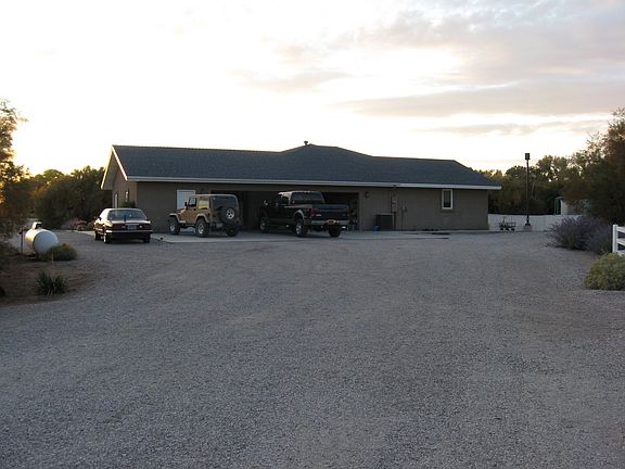 Oversized 3-car garage