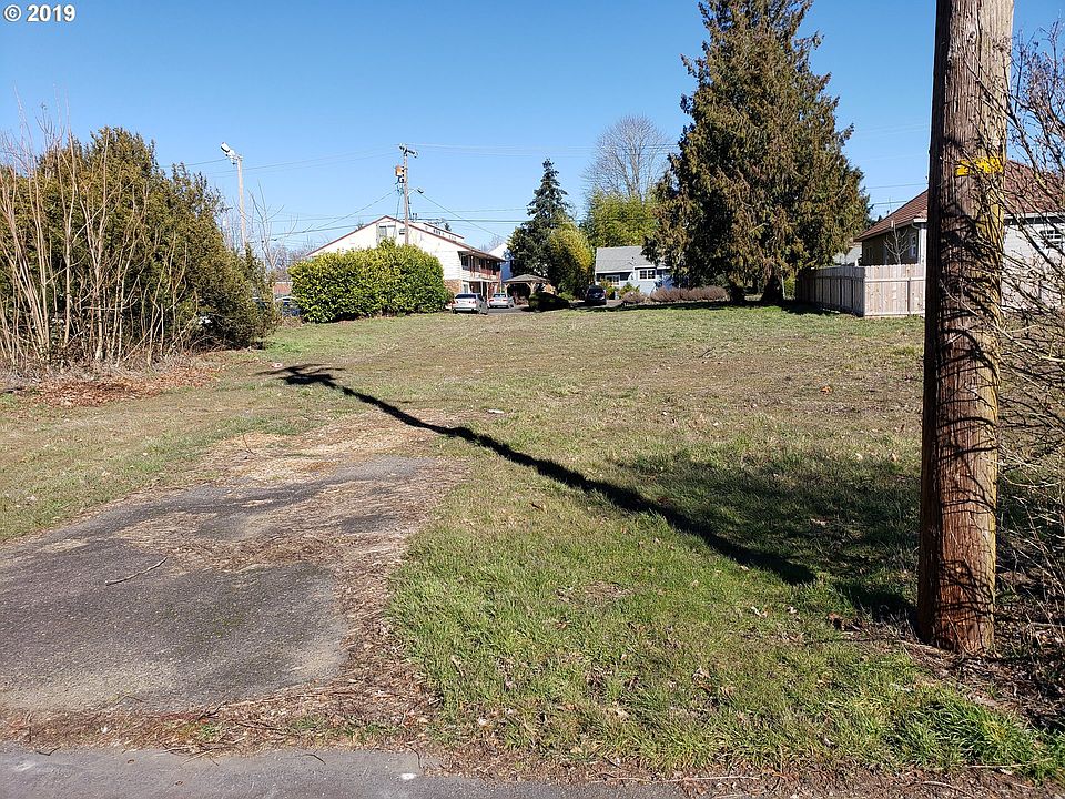 2nd image of 2008 E 12th St