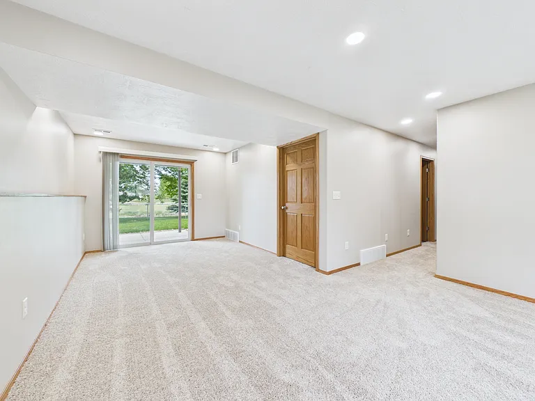 2505 N Vincent Ave — Photo 35