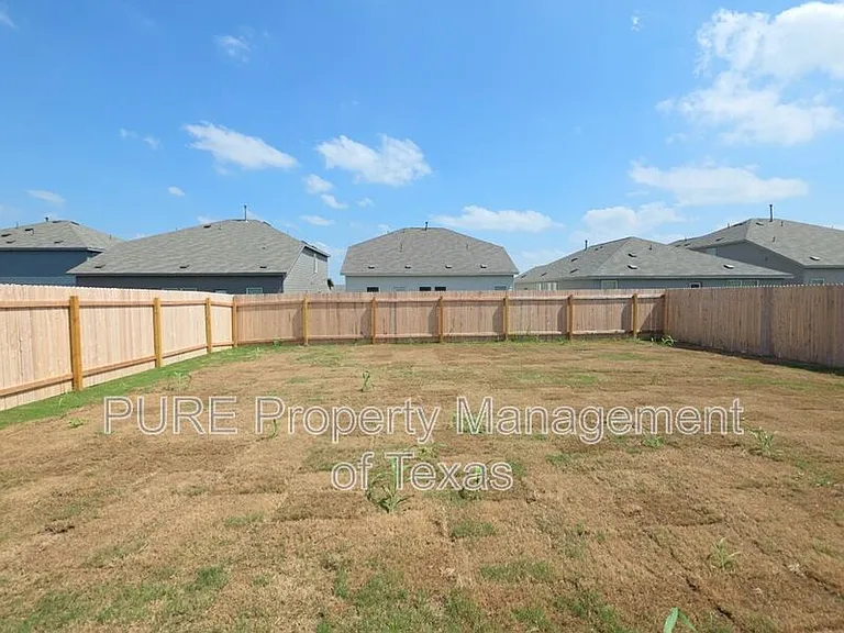 313 Stratus Ln — Photo 34