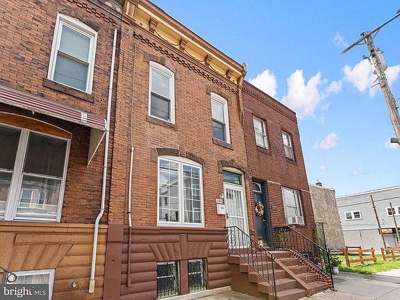 2nd image of 2242 Moore St