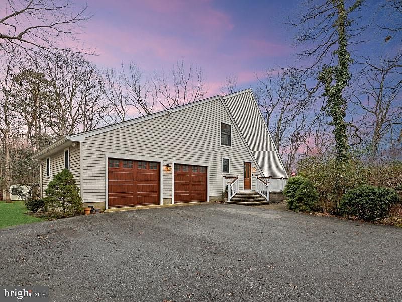 1st image of 12 White Oak Ln