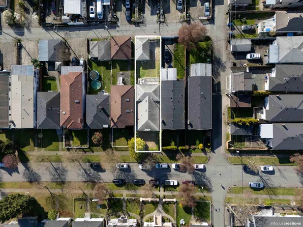 7373 Culloden St, Vancouver, BC V5X 4K3