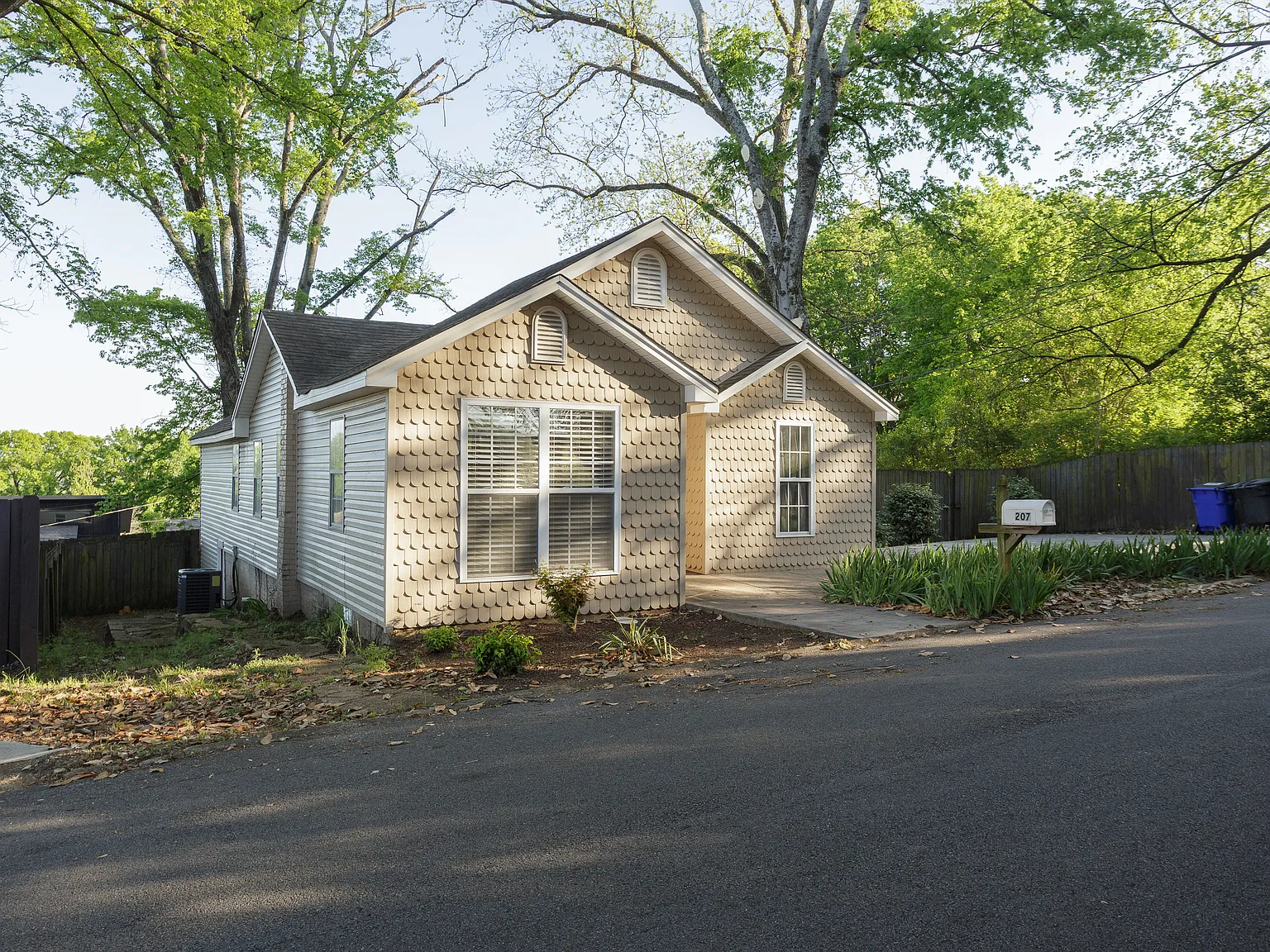 207 Limestone St — Photo 2