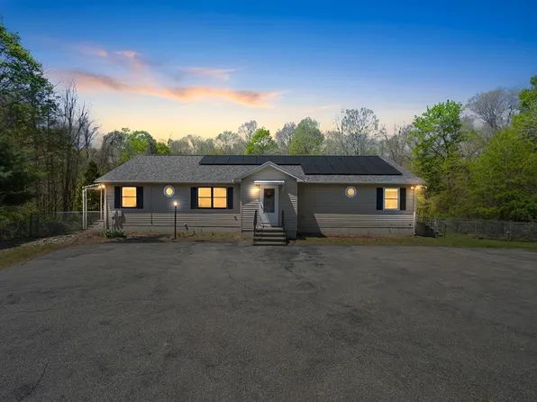1 Woodmere Rd, Dudley, MA 01571