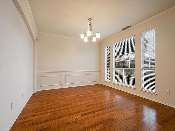 3rd image of 4621 Gardenia Way