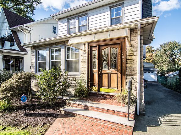 2nd image of 604 N Burgher Ave
