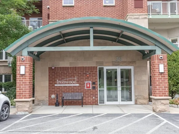 38 Village Rd APT 308, Middleton, MA 01949