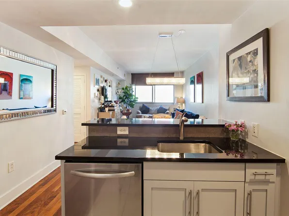 800 Jackson Street image 3 of 14