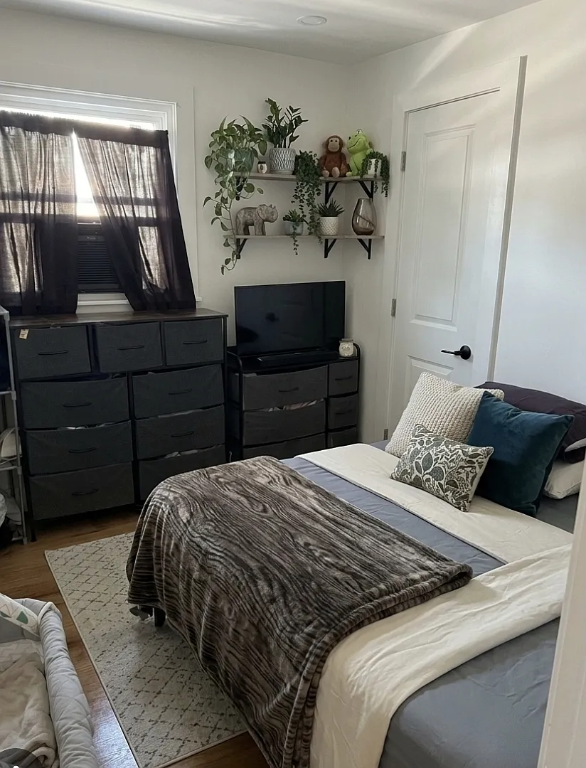 4 bed, 1100 sqft, $2,700 — Photo 2