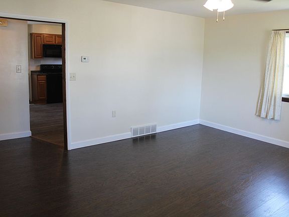4th image of 1015 W Mountain Ave