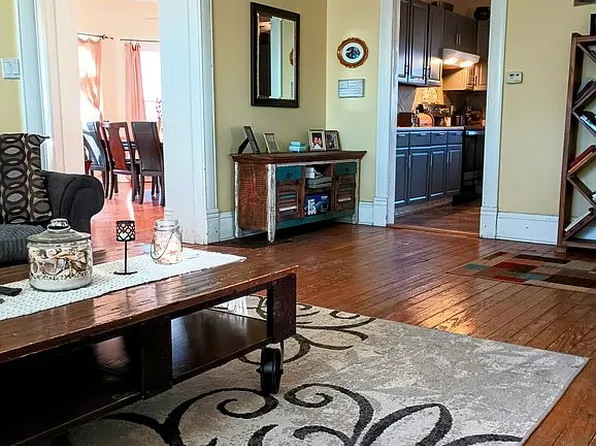 8 S Broadway Ave, Woodbine, KS 67492