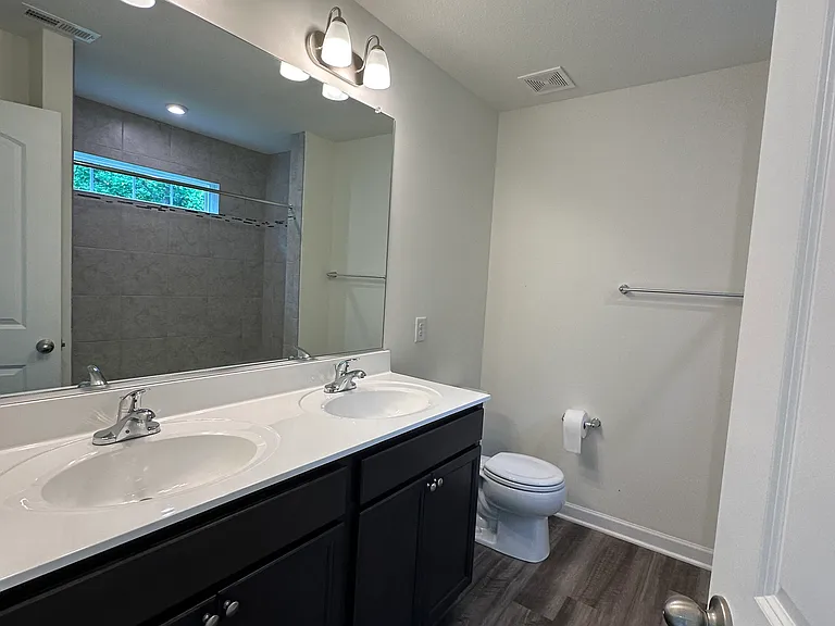 317 Bay St — Photo 11